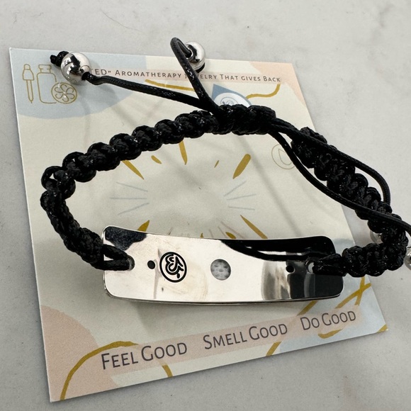 Vented Aromatherapy Watch Me Silver Bracelet - Picture 6 of 13